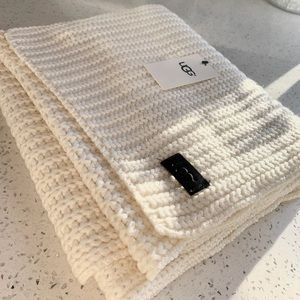 NWT UGG Ivory Stitch Scarf